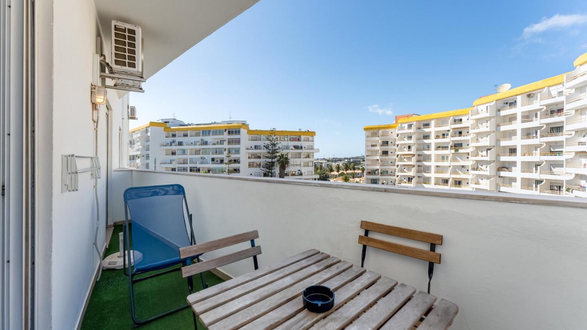 אלבופיירה Sunny Retreat With Pool And Balcony By Lovelystay מראה חיצוני תמונה