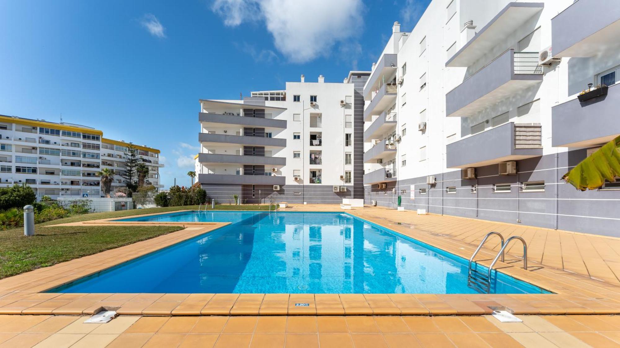 אלבופיירה Sunny Retreat With Pool And Balcony By Lovelystay מראה חיצוני תמונה